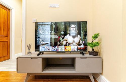 Walsall Apartment | Cozy Modern Flat Walsall Town Centre with Wi-Fi