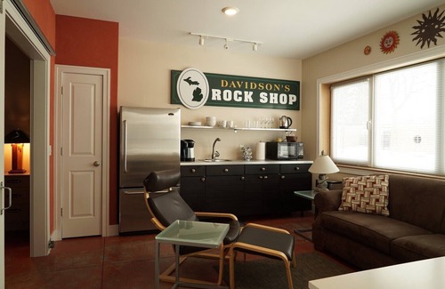 Traverse City Apartment | Cozy Modern Luxury Apartment with Beach Views -10 Min Walk Downtown