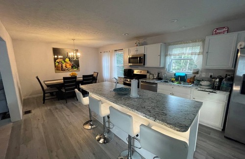 Pocono Summit House | Cozy & Modern Pocono Escape – Near Lakes, Fireplace & Game Night Ready!