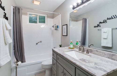 NE - Sterling House | COZY, MODERN POOL HM w/Patio Dining & Game Room