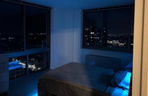 New Rochelle Apartment | Cozy Modern Skyline apartment over looking NYC & The Long Island Sound