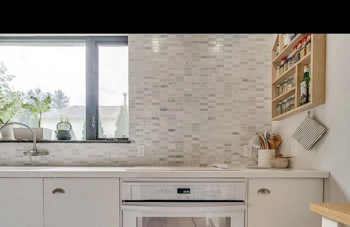 Florence House | Cozy modern solar hideaway on the bike path!