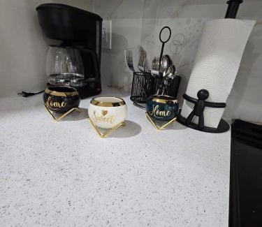 Southwest Calgary Apartment | Cozy Modern Spacious 2 Bedroom and full kitchen SW Calgary