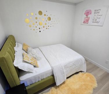 Southwest Calgary Apartment | Cozy Modern Spacious 2 Bedroom and full kitchen SW Calgary