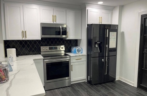 Lawrenceville Apartment | Cozy Modern studio in the suburb of lawrencville, Beautiful seren space.