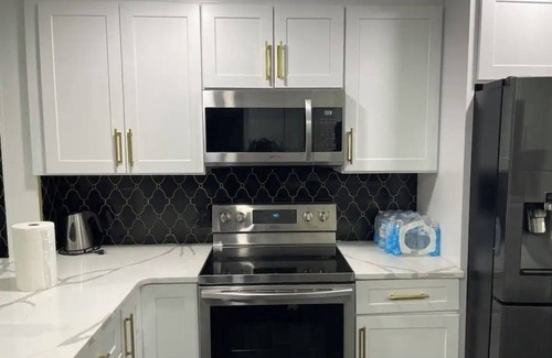 Lawrenceville Apartment | Cozy Modern studio in the suburb of lawrencville, Beautiful seren space.