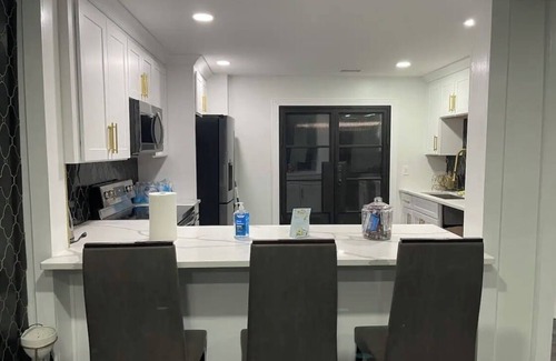 Lawrenceville Apartment | Cozy Modern studio in the suburb of lawrencville, Beautiful seren space.