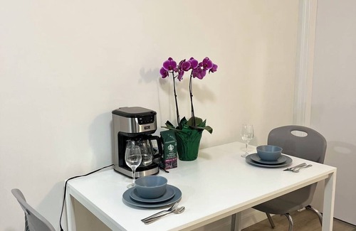 Hastings House | Cozy Modern Suite -Ground Floor& Private Entrance& 10 mins to Downtown Vancouver