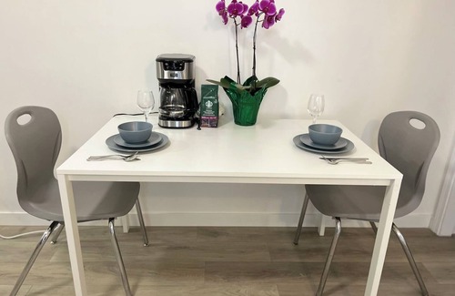 Hastings House | Cozy Modern Suite -Ground Floor& Private Entrance& 10 mins to Downtown Vancouver