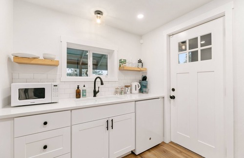 Vancouver House | Cozy & Modern Tiny Home with Beautiful Valley View close to PDX