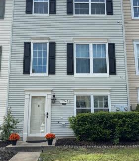Waldorf House | Cozy, Modern Townhome by Mimi and Sandrine