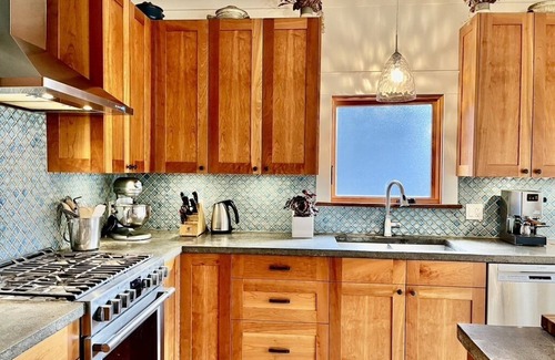 Grandview-Woodland House | Cozy modernized heritage house in one of Vancouver's best neighbourhoods.