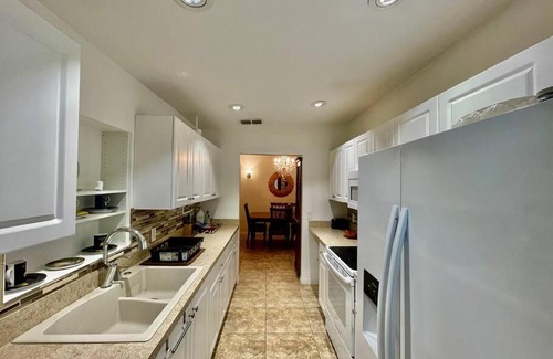 Carver Shores House | Cozy Modest Home near Universal Studios/VolcanoBay