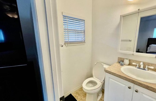 Carver Shores House | Cozy Modest Home near Universal Studios/VolcanoBay