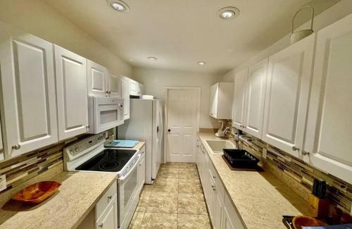 Carver Shores House | Cozy Modest Home near Universal Studios/VolcanoBay