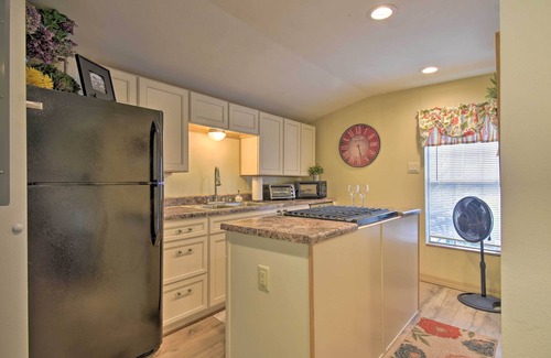 Hot Springs Villa | Cozy 'Mona Lisa’ Villa - Near Downtown Hot Springs