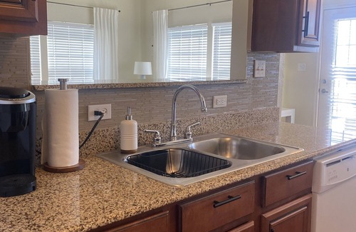 Afton House | Cozy Monkey Island Townhome - Pool - Gym - Walk To Marina/Lakeside Restaurant
