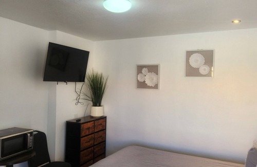 Inyokern Hotel | Cozy Motel in welcoming Inyokern with WiFi, AC,near 2 hwys perfect to stop& rest
