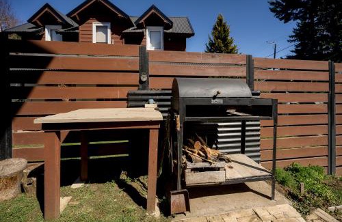 Chapelco House | Cozy Mountain Cabins 5 min from Downtown SMA-CM by Apartments Bariloche