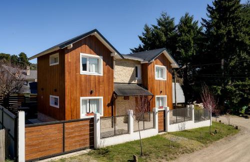 Chapelco House | Cozy Mountain Cabins 5 min from Downtown SMA-CM by Apartments Bariloche