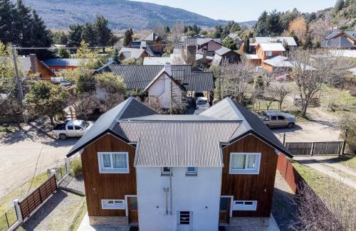 Chapelco House | Cozy Mountain Cabins 5 min from Downtown SMA-CM by Apartments Bariloche
