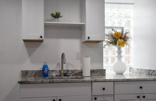 Mount Washington Apartment | Cozy Mount Washington Home with Parking-Sleeps 4