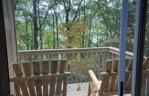 Tate Cabin | Cozy Mountain A-frame with resort amenities and nearby wineries!