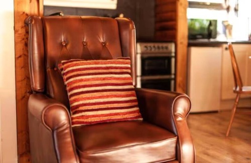 Bronaber Cabin | Cozy Mountain 2 Bed Log Cabin