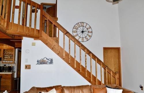 Bushkill House | Cozy Mountain Lodge, Pool Table, Back Deck, Fire pit. Pet Friendly!