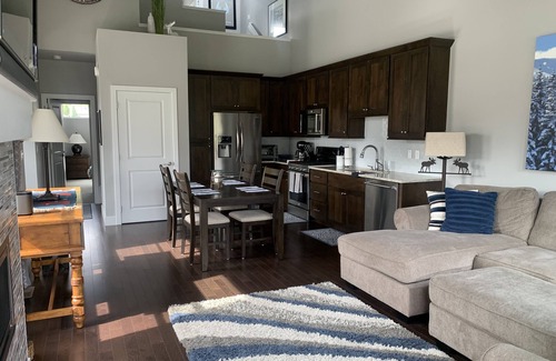 Rendezvous Cabin | Cozy Mountain Retreat, Perfect for Your Next Winter Adventure