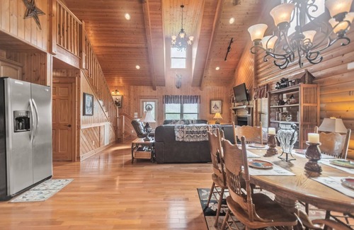 Butler House | Cozy Mountain Retreat w/Scenic Views by RedAwning