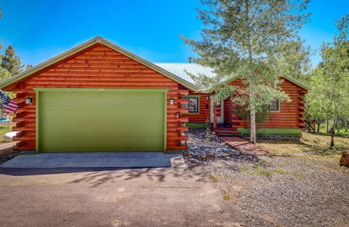 Pagosa Highlands House | Cozy Mountain View Retreat-Dry Sauna/2 Decks/Den/Wood burning Stove/Pool Table