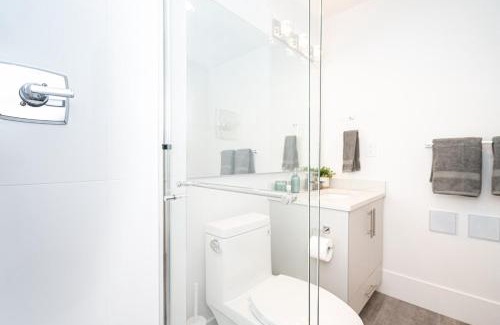 Burnaby Apartment | Cozy Mountain View Suite with Parking and Floor Heating for 4