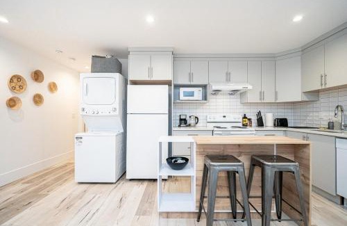 Burnaby Apartment | Cozy Mountain View Suite with Parking and Floor Heating for 4
