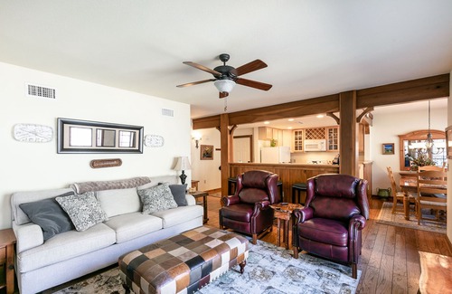 Mountain Air Condo | Cozy Mtn Retreat w/Hiking & Views - Pet Friendly!