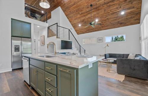 Hot Springs House | Cozy Mtn View Cottage w/Hot Tub