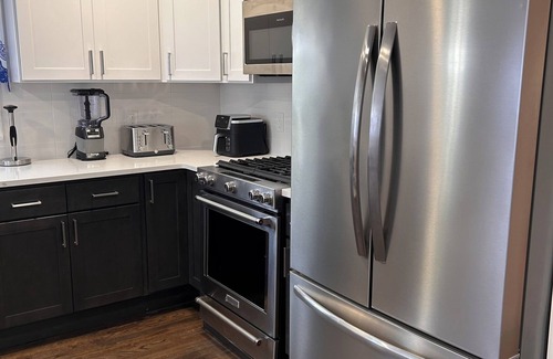 Irvington House | Cozy Multi-Level Family Home Private Level B, Irvington, NJ