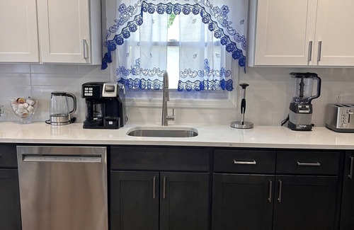 Irvington House | Cozy Multi-Level Family Home Private Level B, Irvington, NJ