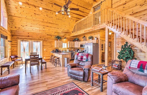 Unaka Cabin | Cozy Murphy Cabin Rental w/Mountain Views!