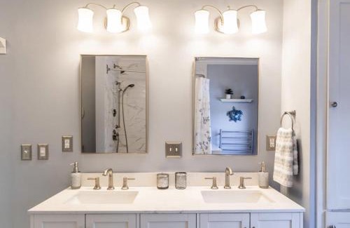 Naples House | Cozy Naples Escape I Nestled in Lakes and Mountains