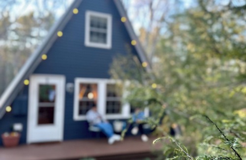 Biglerville Cabin | Cozy Nature Retreat A-Frame Cabin in Woods Firepit Creek Large Deck Sleeps 6