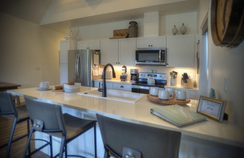 Sandpoint Cottage | Cozy Nautical Cottage ~ 2BD/Sleeps 6/1 Mi to Lake/Free Shuttle/Video Tour