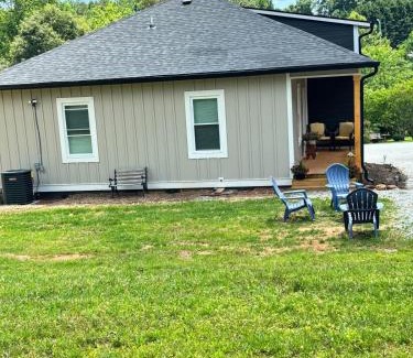 Lenoir House | Cozy NC Cabin