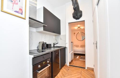 Charonne Apartment | Cozy Nest Just Steps Away from the Lively Nation District