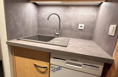 Sankt Martin bei Lofer Apartment | Cozy new vacation apartment with mountain views, garden and swimming pool