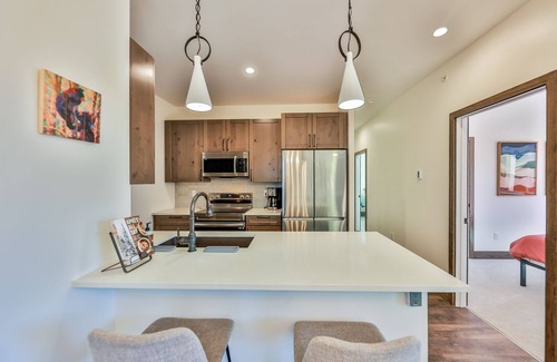 Fraser Condo | Cozy NEW Condo w/mt. views, close to Lift bus & heated garage