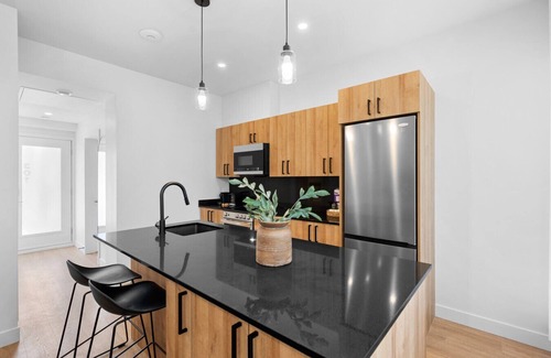 Plateau Mont Royal Apartment | Cozy New Flat in Habitat Plateau by Denstays