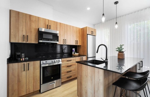 Plateau Mont Royal Apartment | Cozy New Flat in Habitat Plateau by Denstays