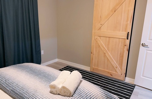 Calgary House | Cozy new private suite, close to the airport. no cleaning fee