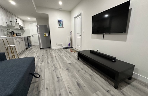 Calgary House | Cozy Newly Built Suite Close to Airport with Free Parking | Separate Entrance